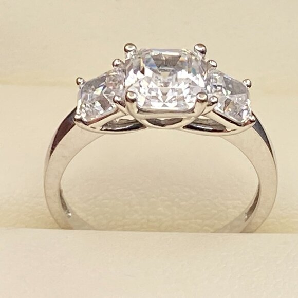 SW 14K White Gold Ring Sz. 6 - 3 x Cubic Zirconia Asscher Cut - 2.86 gm, 2.71 ct - Picture 9 of 16